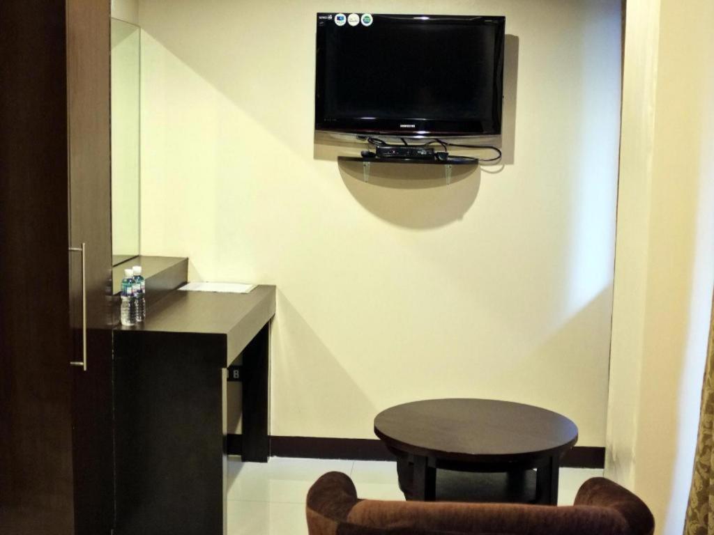 Peridot Suites Davao Exterior photo